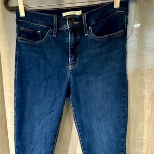 Levis 711 Skinny Jeans